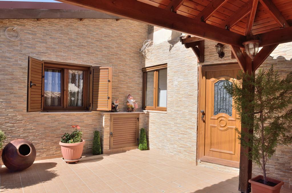 The Love Holiday House Tris Elies Extérieur photo